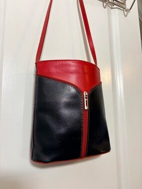 Vintage Italian Leather Crossbody – Two-Tone Red & Black